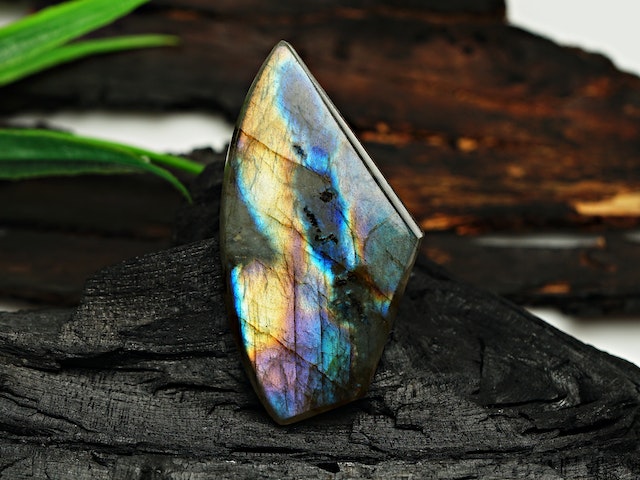 How To Clean Labradorite?